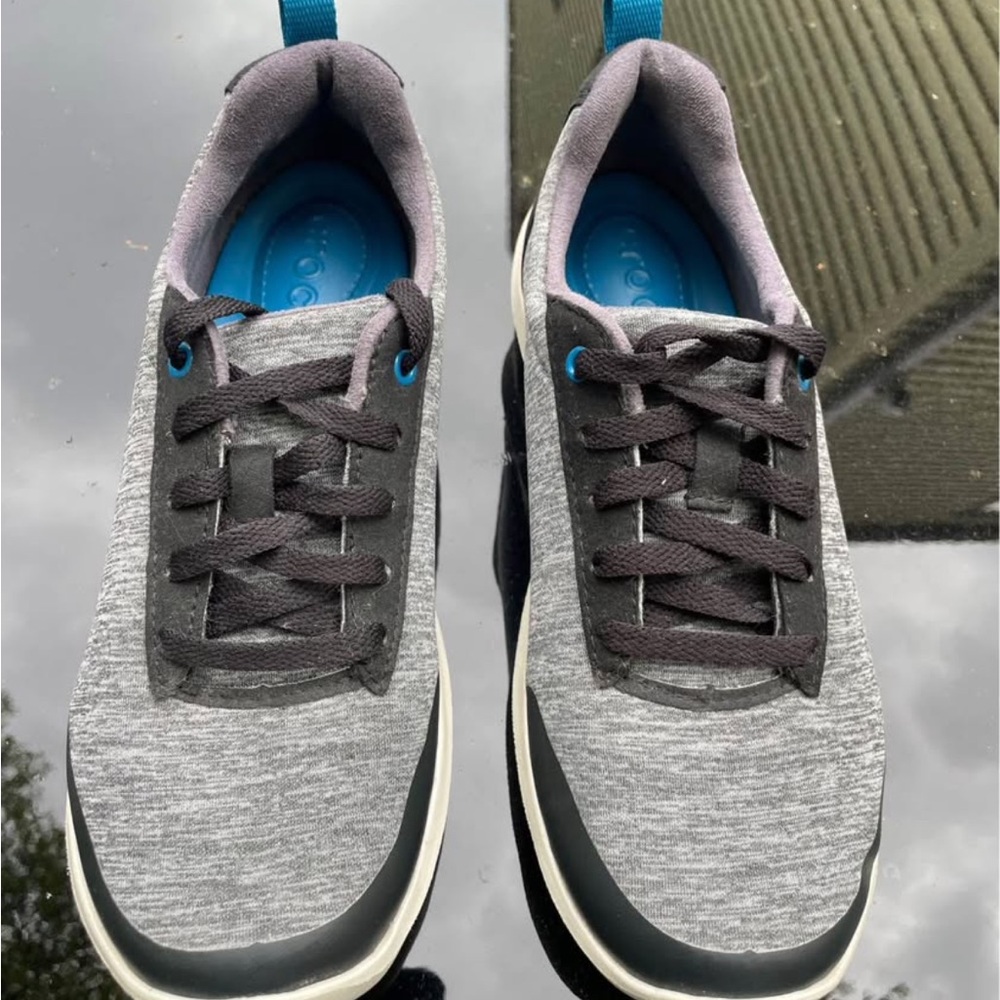 CROCS Gray and Black Sneakers with Modern Silhouette